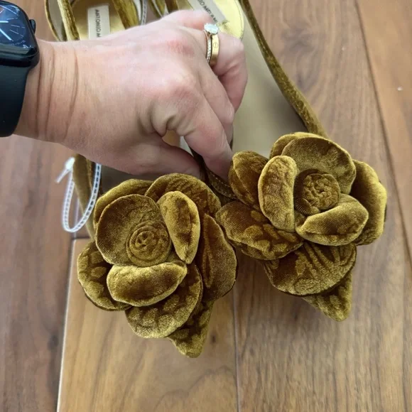 NWT Antonio Melani Ester Velvet Flower Heel Pumps Sz 7,5 - Picture 6 of 10